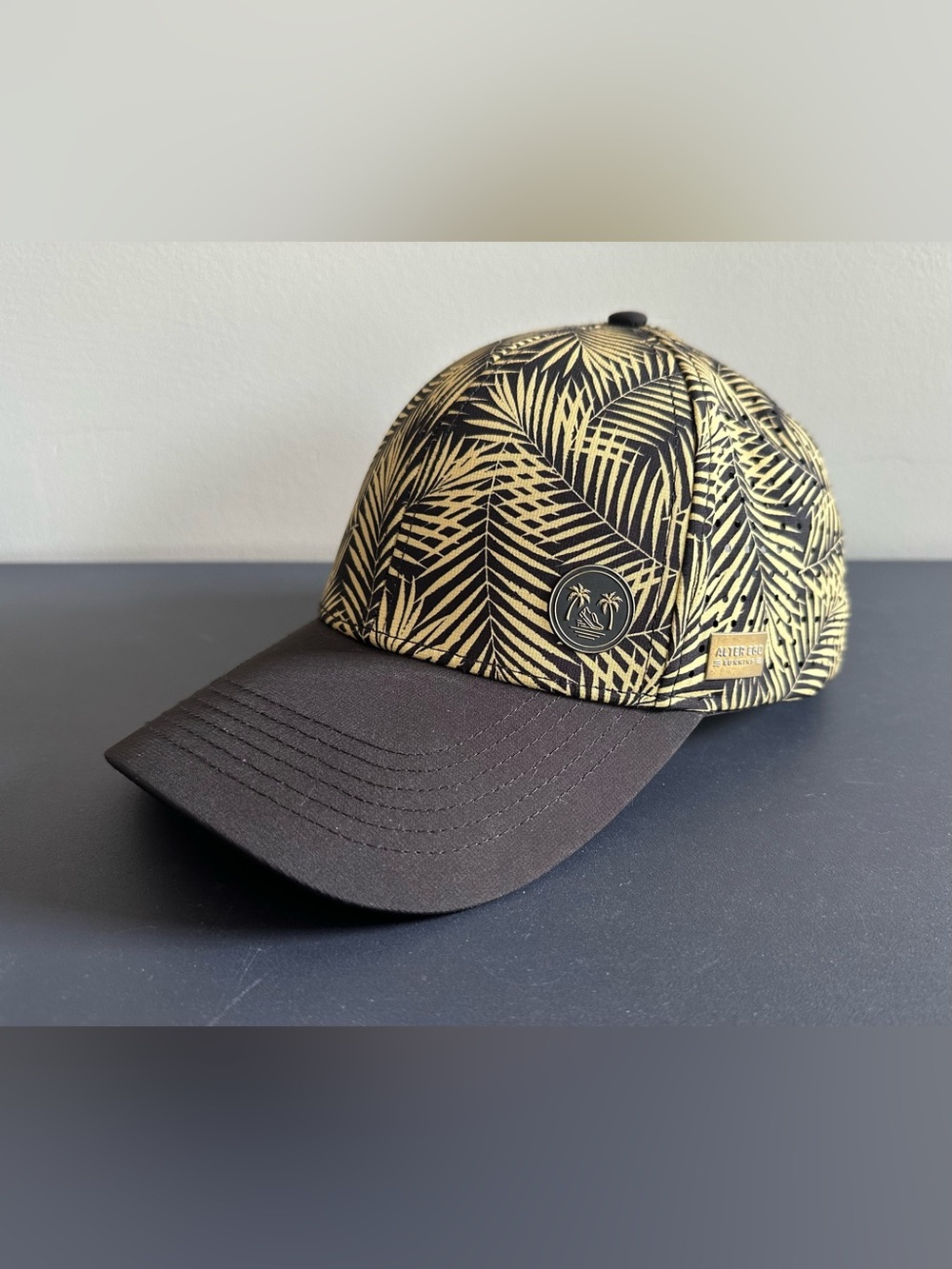 Alter Ego Trotter Splash Royal Print Running Hat Black & Yellow Palm Trees EUC
